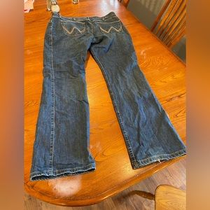 Wrangler women’s Q Baby 17/18 x 34 w minimal wear